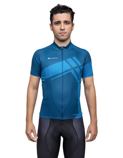  Het model is 173 cm  groot en draagt maat 5