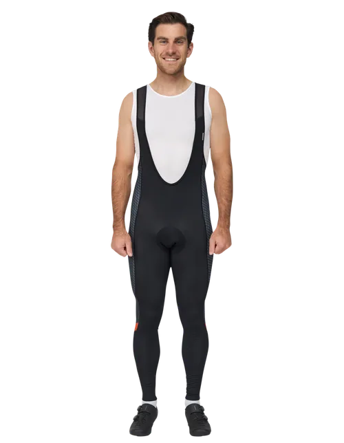  Het model is 178 cm  groot en draagt maat 4