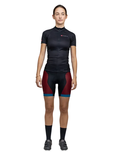  Het model is 175 cm  groot en draagt maat S3