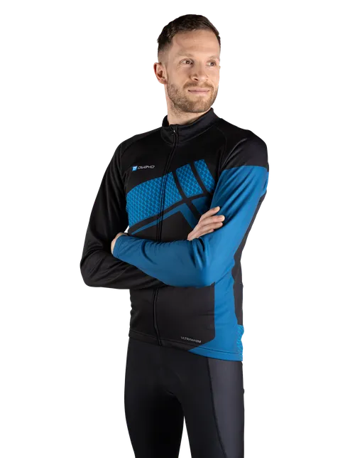  Het model is 186 cm  groot en draagt maat 5